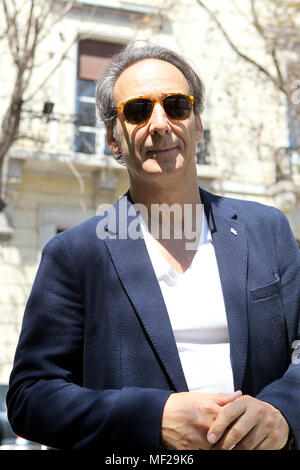 Atene, Grecia. 24 apr, 2018. Compositore di musica ALEXANDRE DESPLAT dà una masterclass a greco giovani musicisti. Credito: Aristidis Vafeiadakis/ZUMA filo/Alamy Live News Foto Stock