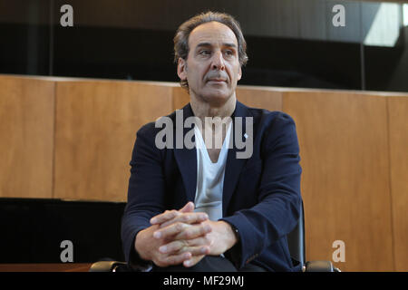 Atene, Grecia. 24 apr, 2018. Compositore di musica ALEXANDRE DESPLAT dà una masterclass a greco giovani musicisti. Credito: Aristidis Vafeiadakis/ZUMA filo/Alamy Live News Foto Stock