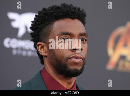 Hollywood, CA. 23 apr, 2018. Chadwick Boseman, alla Premiere Mondiale dei vendicatori: infinito la guerra a El Capitan Theatre di Los Angeles, la California il 23 aprile 2018. Credito: Faye Sadou/media/punzone Alamy Live News Foto Stock