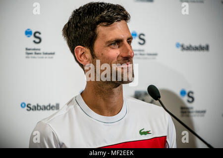 Barcellona, Spagna. 24 Aprile 2018: Novak Djokovic (SRB) tiene una conferenza stampa durante il giorno 2 del "Barcelona Open Banc Sabadell' 2018. Credito: Matthias Oesterle/Alamy Live News Foto Stock