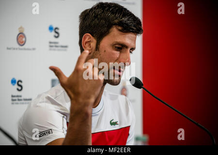 Barcellona, Spagna. 24 Aprile 2018: Novak Djokovic (SRB) tiene una conferenza stampa durante il giorno 2 del "Barcelona Open Banc Sabadell' 2018. Credito: Matthias Oesterle/Alamy Live News Foto Stock