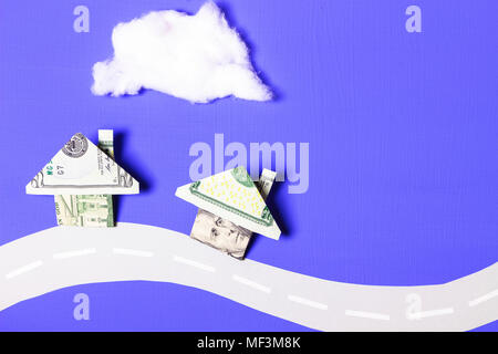 Case da fatti in casa a base di dollar notes Foto Stock