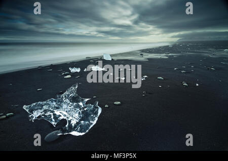 L'Islanda, pezzi di ghiaccio a Jokulsarlon beach Foto Stock