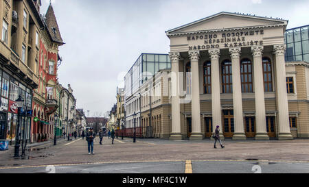 SUBOTICA, Vojvodina, SERBIA - edificio del Teatro Nazionale in Piazza della Libertà si trova nel centro della città Foto Stock