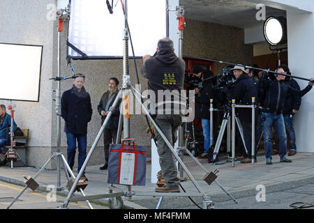 Le riprese della serie TV Shetland sulle strade di Lerwick Shetland con Douglas Henshall Foto Stock