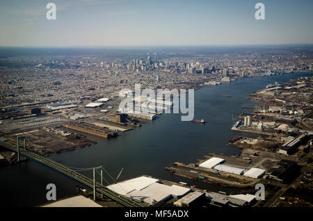 Stati Uniti d'America, Philadelphia, Fiume Delaware, vista aerea Foto Stock