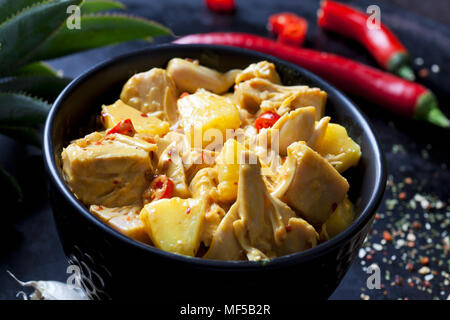 La vaschetta del vegan Jackfruit gulasch Foto Stock