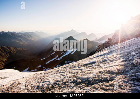 Austria, Tirolo, Stubaital, Alpi dello Stubai, vista da Wilder Pfaff presso sunrise Foto Stock