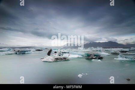 In Islanda, a sud di Islanda, Joekulsarlon lago glaciale, iceberg Foto Stock