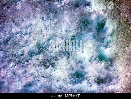 Le acque del caos. Seething, fluido bollente, espansione, gli spruzzi di acqua della cascata Foto Stock