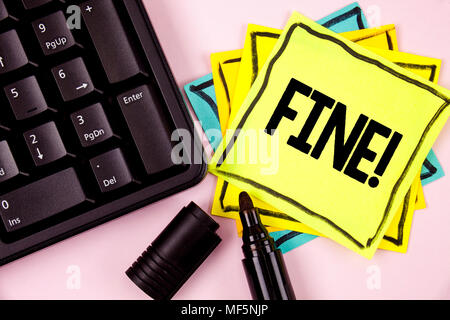 Parola di scrittura di testo motivazionale di fine chiamata. Il concetto di business per senza costi nascosti da grandi imprese in movimento scritto una nota adesiva carta backgroun normale Foto Stock