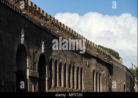 Passetto Di Borgo costruito 1277 da papa Nicolò III come via di fuga in elevato passaggio di collegamento tra la Città del Vaticano con il Castel Sant'Angelo a mura leonine Foto Stock