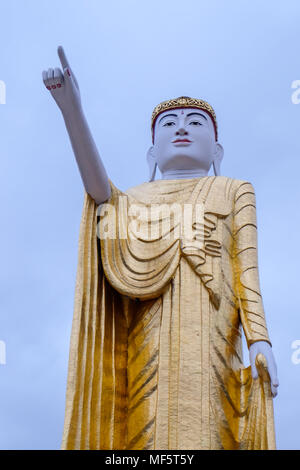 Statua di Budda immagine a Wat Jom Sak, Kyaing Tong, Myanmar Foto Stock