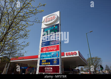Distributore esso digital signage Foto Stock