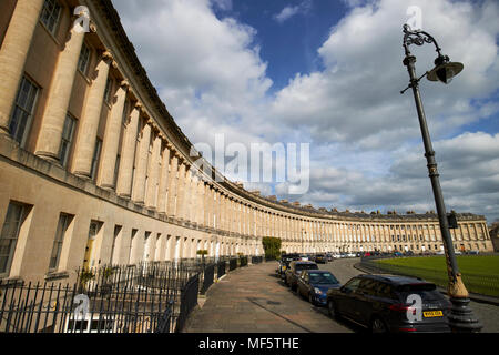 Case a schiera sul Royal Crescent architettura georgiana Bath Somerset England Regno Unito Foto Stock
