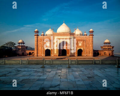 La moschea al Taj Mahal, Agra, India Foto Stock