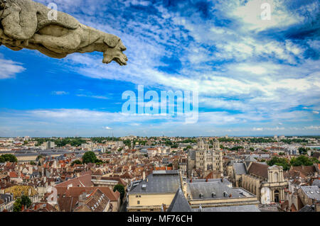 Gargoyle di Filippo Le Bon Torre ,Palais di ducs de Bourgogne, Dijon, Cote d'Or, Borgogna, Francia Foto Stock