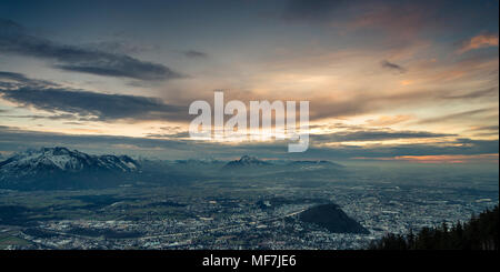 Austria, Salisburgo, cityscape come visto da Moenchsberg Foto Stock