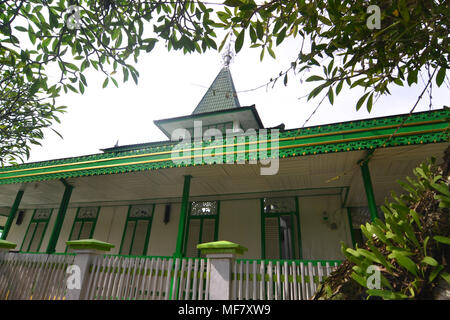 La moschea tradizionale costruito nel 1625, è la seconda più antica moschea a sud di Kalimantan, Indonesia Foto Stock