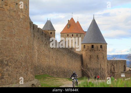 La Cittadella di Carcassonne, una fortezza medievale nel dipartimento francese di Aude Foto Stock