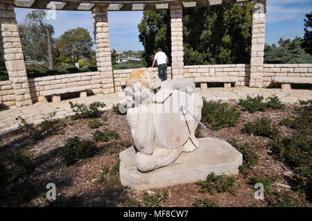 Orologio solare a Ramat Hanadiv giardini vicino a Zichron Ya'acov, Monte Carmelo, Israele Foto Stock