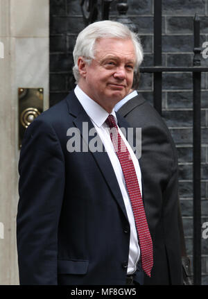 Londra - Apr 24, 2018: David Davies visto per partecipare a una riunione del gabinetto al 10 di Downing street Foto Stock