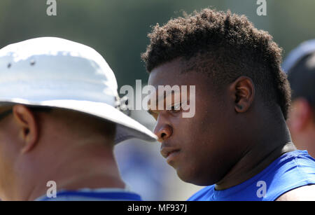 Tampa, Florida, Stati Uniti d'America. 24 apr, 2018. JAMES BORCHUCK | Orari.MLB Ricardo Watson va oltre svolge durante la pratica di gioco del calcio a Armwood High School di Seffner, FL Martedì, 24 aprile 2018. Credito: James Borchuck/Tampa Bay volte/ZUMA filo/Alamy Live News Foto Stock