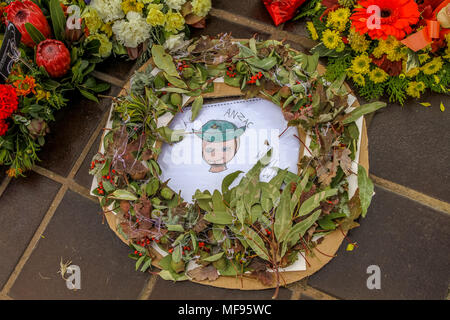 Ballarat, Victoria, Australia. Xxv Aprile 2018. Anzac Day cerimonie in tutta la regione di Ballarat - 2018 segna il 103 anniversario dell'Australia e della Nuova Zelanda le forze di atterraggio su Gallipoli durante la Prima Guerra Mondiale. Credito: Brett keating/Alamy Live News Foto Stock