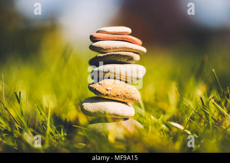 Pietre impilate, armonia, equilibrio Foto Stock