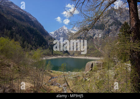 Una bellissima vista del lago di Antrona, Lago di Antrona, Piemonte, Italia Foto Stock