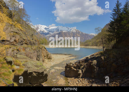 Una bellissima vista del lago di Antrona, Lago di Antrona, Piemonte, Italia Foto Stock