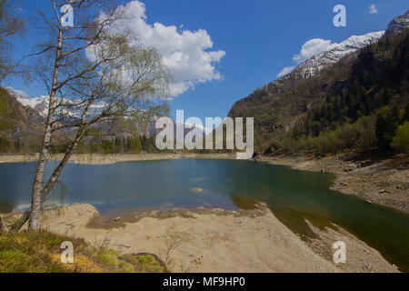 Una bellissima vista del lago di Antrona, Lago di Antrona, Piemonte, Italia Foto Stock