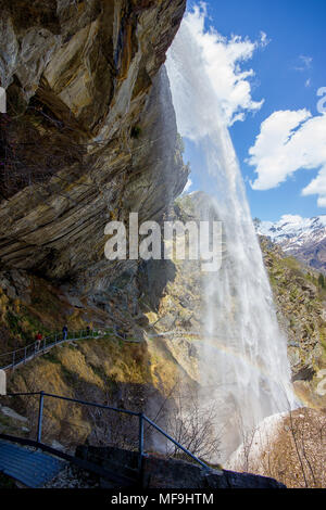 Una bellissima vista della cascata del Lago di Antrona, Lago di Antrona, Piemonte, Italia Foto Stock