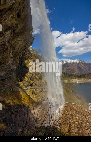 Una bellissima vista della cascata del Lago di Antrona, Lago di Antrona, Piemonte, Italia Foto Stock