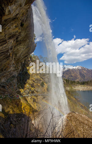 Una bellissima vista della cascata del Lago di Antrona, Lago di Antrona, Piemonte, Italia Foto Stock