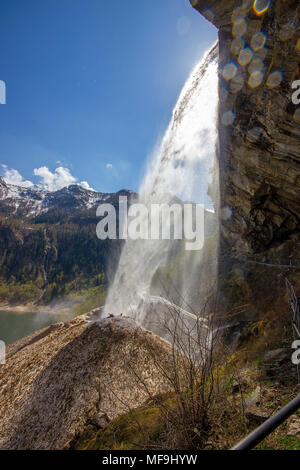 Una bellissima vista della cascata del Lago di Antrona, Lago di Antrona, Piemonte, Italia Foto Stock