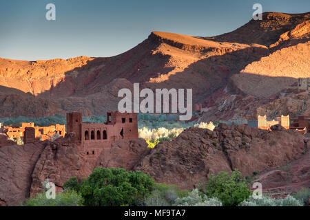 Kasbah abbandonate nella spettacolare Valle di Dades, Marocco Foto Stock