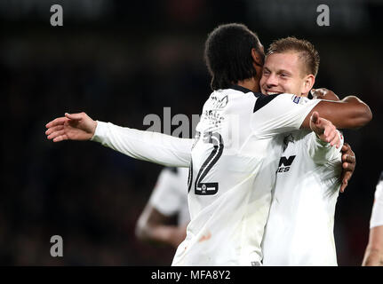 Derby County's Cameron Jerome (sinistra) punteggio celebra il suo lato il terzo obiettivo del gioco con Matej Vydra (a destra) durante il cielo di scommessa match del campionato al Pride Park, Derby. Foto Stock