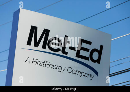 Un logo segno al di fuori della sede di Met-Ed, filiale di FirstEnergy, in lettura, Pennsylvania, il 22 aprile 2018. Foto Stock