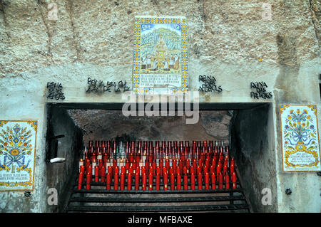 Candele votive presso il monastero di santa Maria, Montserrat, Spagna Foto Stock