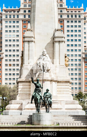 Scultura di Don Chisciotte e Sancho Panzo sulla Plaza de Espana, Madrid, Spagna. Foto Stock