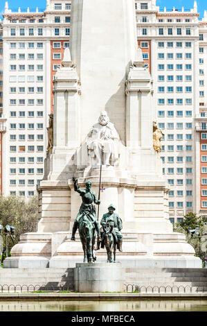 Scultura di Don Chisciotte e Sancho Panzo sulla Plaza de Espana, Madrid, Spagna. Foto Stock
