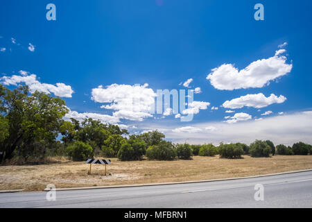 Dundebar Rd giunzione a T con Elizabeth Road, wanneroo Foto Stock