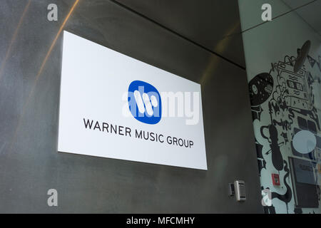 La Warner Music Group sede centrale nella Wrights Lane, Kensington, London, Regno Unito Foto Stock