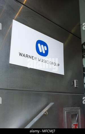 La Warner Music Group sede centrale nella Wrights Lane, Kensington, London, Regno Unito Foto Stock