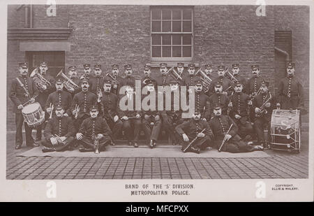 Vera Cartolina fotografica della banda del 'S' Divisione (Hampstead Polizia) della Metropolitan Police Foto Stock