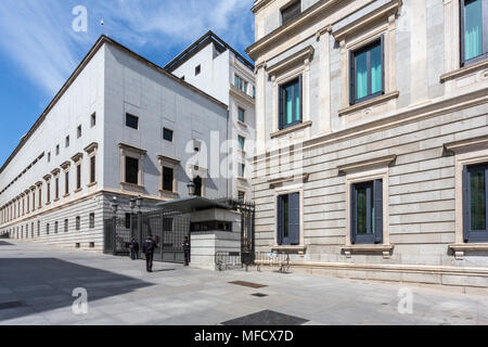 Madrid/Spagna - Marzo 13, 2015: la parte anteriore del Congreso de los Diputados edificio (Congresso dei Deputati) un edificio governativo in Spagna a Madrid su un Foto Stock