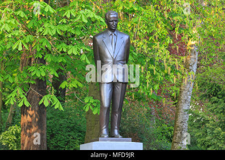 Statua di King Baudouin (1930-1993), quinto re dei Belgi presso il Citadelpark a Gand, Belgio Foto Stock