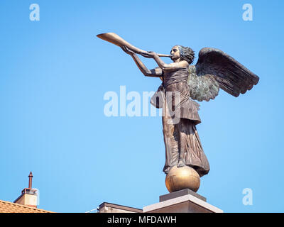VILNIUS, Lituania-aprile 12, 2018: Angelo di Uzupis statua da Romas Vilciauskas Foto Stock