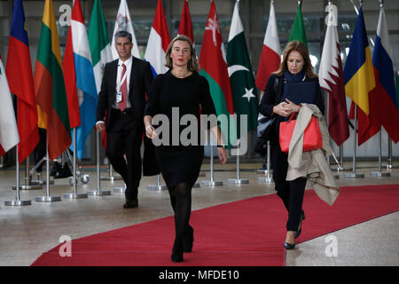 Bruxelles, Belgio. Xxv Aprile 2018. Politica estera UE chief Federica Mogherini arriva a partecipare alla conferenza internazionale sul futuro della Siria e della regione.Alexandros Michailidis/Alamy Live News Foto Stock